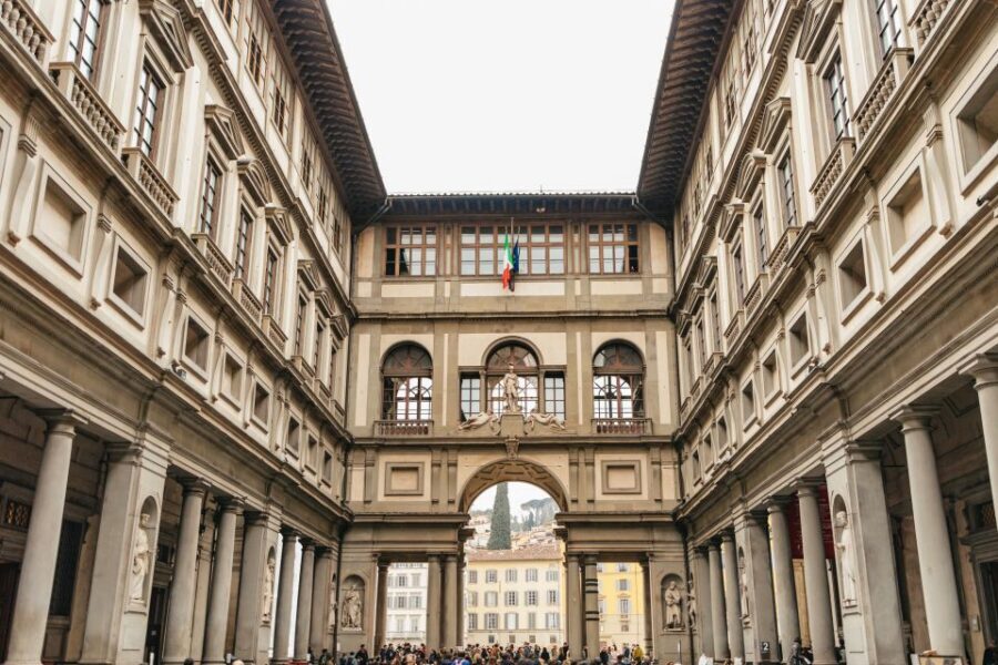 Florence: Skip-the-Line Uffizi Small Group Tour - Meeting point near Via de Martelli: the small detail that saves stress