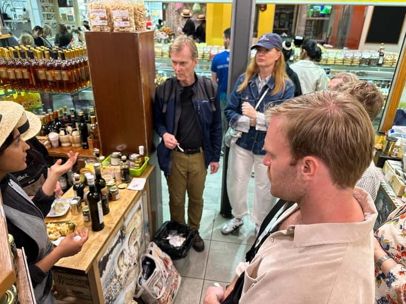 Florence: Street Food Tour with Wine & Local Guide - Duomo area and the Ponte Vecchio zone: sightseeing with food in the foreground