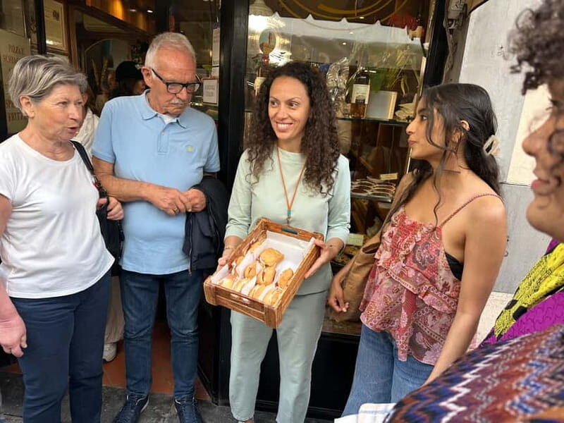 Florence: Street Food Tour with Wine & Local Guide - Meeting point, timing, and what a 2.5-hour walk really feels like