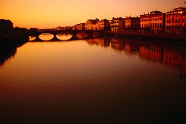 Florence: Sunset Sightseeing Tour and Wine Tasting - Vasari Corridor, Piazza Pitti, Santo Spirito: Three Stops With Three Different Flavors