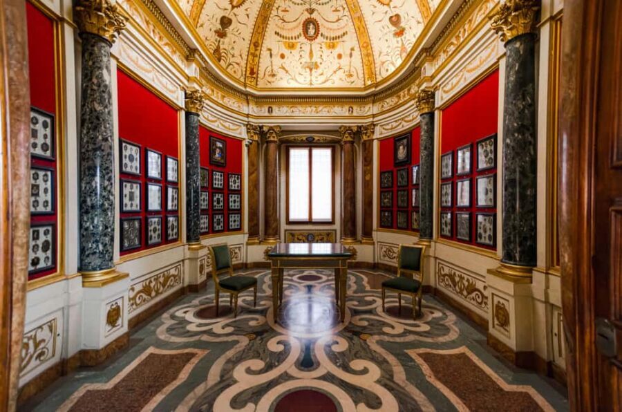 Florence: Timed Entry to Uffizi with Optional Audio Guide - Optional audio app: what you get, what you need, and what to do if it hiccups