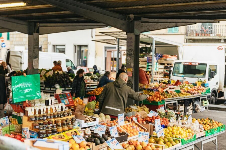 Florence: Tuscan Food and Wine Guided Walking Tour - Wine tasting that’s built into the walk, not tacked on