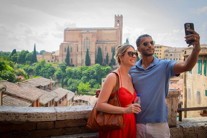Florence: Tuscany Grand Tour-Siena, San Gimignano, Chianti & Pisa - San Gimignano’s towers: free time, Vernaccia, and Torre Grossa views