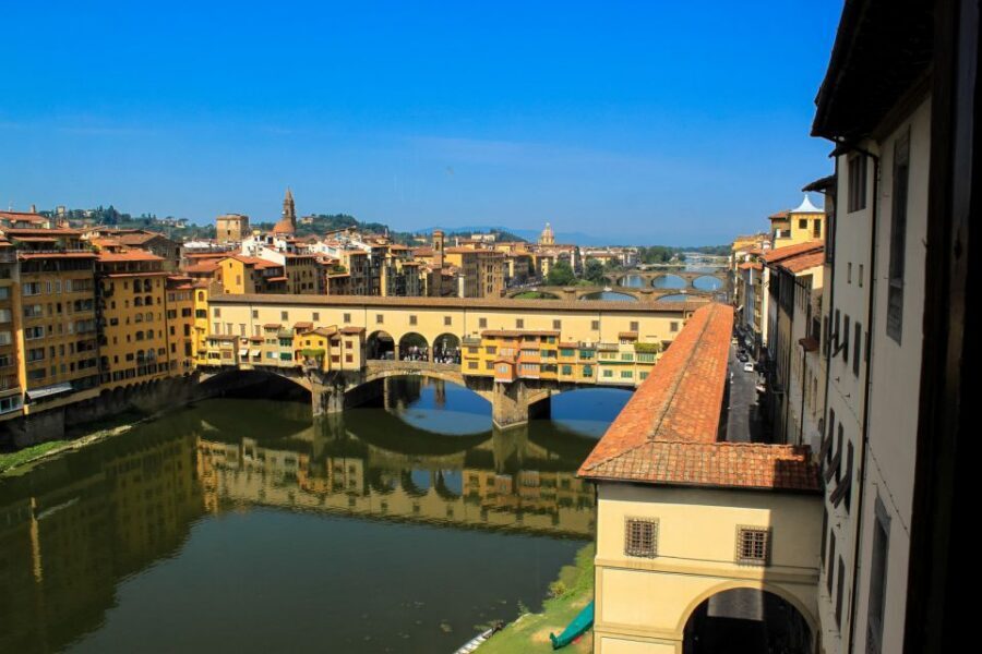 Florence: Uffizi Gallery Private Tour w/ Skip-the-Line Entry - The route after the Uffizi: Ponte Vecchio sightseeing with momentum