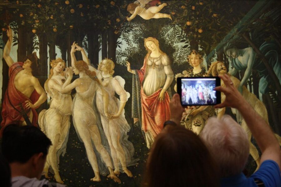Florence: Uffizi Gallery Small-Group Guided Tour with Ticket - Inside the Uffizi building: the advantage of seeing it with someone who can steer