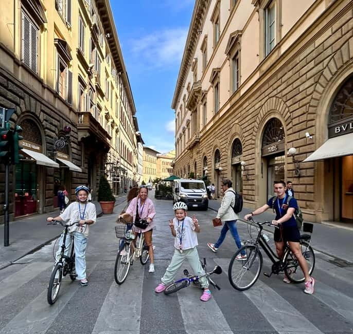 Florence: Untold Bike tour with Roberto - Piazza della Signoria: power, art, wine, and a small workshop