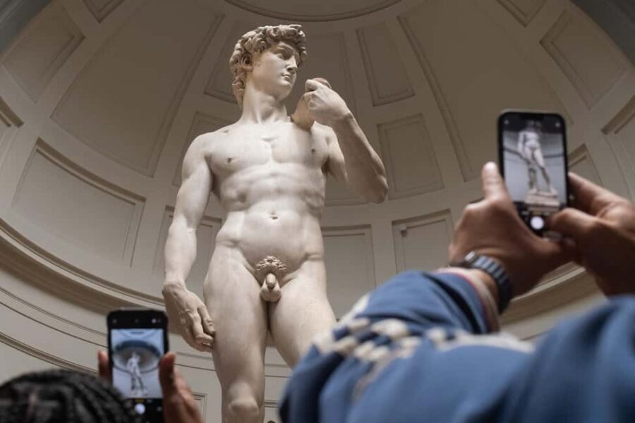 Florence: Walking Tour with David, Duomo & Uffizi Gallery - Porcellino Market break: coins, leather shops, and a reset