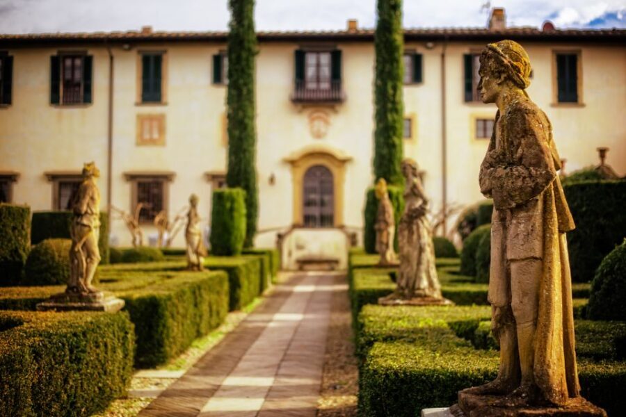 Florence Wine Tasting and Tuscan Lunch in a Vintage Fiat 500 - The villa and vineyards stop: what you actually do at the 15th-century property