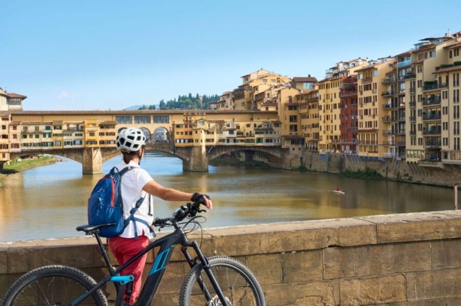 Florence:E-Bike City Tour with stop at Piazzale Michelangelo - From Duomo area to Piazza della Signoria: seeing Florence’s “center of gravity”