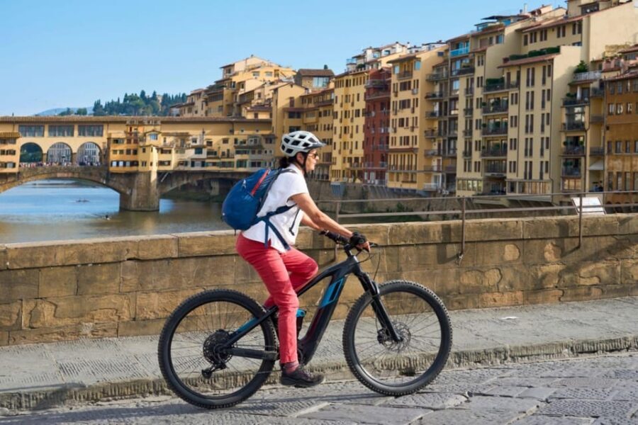 Florence:E-Bike City Tour with stop at Piazzale Michelangelo - Heading back down through hills and villa-lined streets