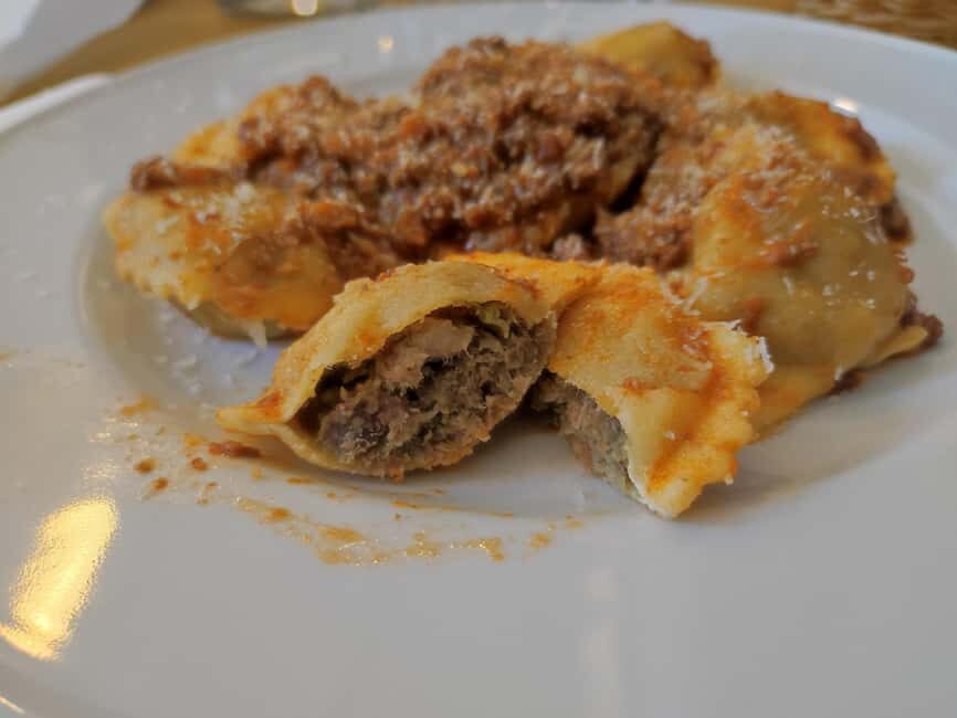 Florence’s Ultimate Food Tour: Full Tuscan Meal with a Local - Piazza Indipendenza lunch: sit-down Tuscan plates