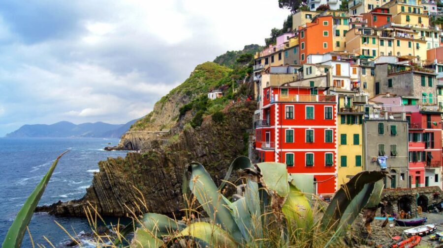 From Florence: Full-Day Private Cinque Terre Tour with Pisa - Vernazza by boat: the scenery trade that saves your day