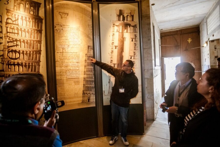 From Florence: Half-Day Pisa Tour and Optional Leaning Tower - How the guides keep you on track (and make it fun)