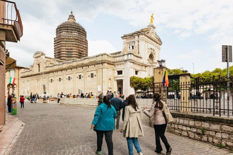 From Florence: Orvieto and Perugia Tour with Church Visits - Florence pickup and the fuchsia-jacket clue