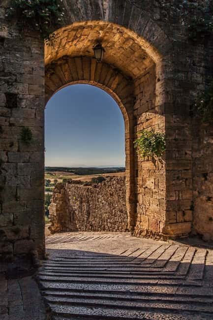 From Siena: Chianti and Castles Tour with Wine Tastings - Monteriggioni: why people love the walls, not just the view