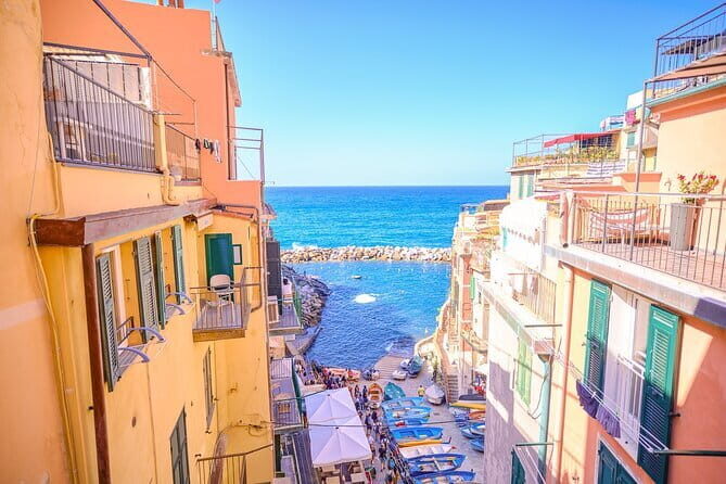 Full-Day Small-Group Cinque Terre Tour from Florence - The ride back to Florence: late afternoon arrival energy