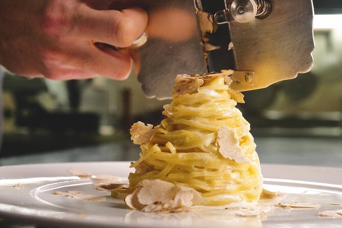 Handmade Pasta and Tiramisu class in Florence - Small group size and the English-led experience