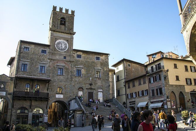 Hands-On Cooking Class in an Exclusive Kitchen in Cortona - The meal: eating what you made with local wine