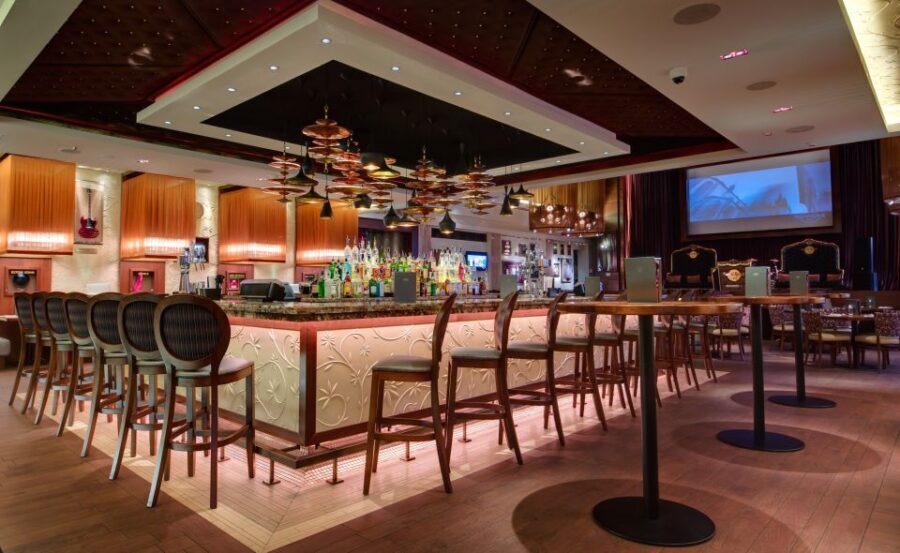 Hard Rock Cafe Florence with Set Menu for Lunch or Dinner - The food lineup: burgers, chicken, salmon, and the salad options