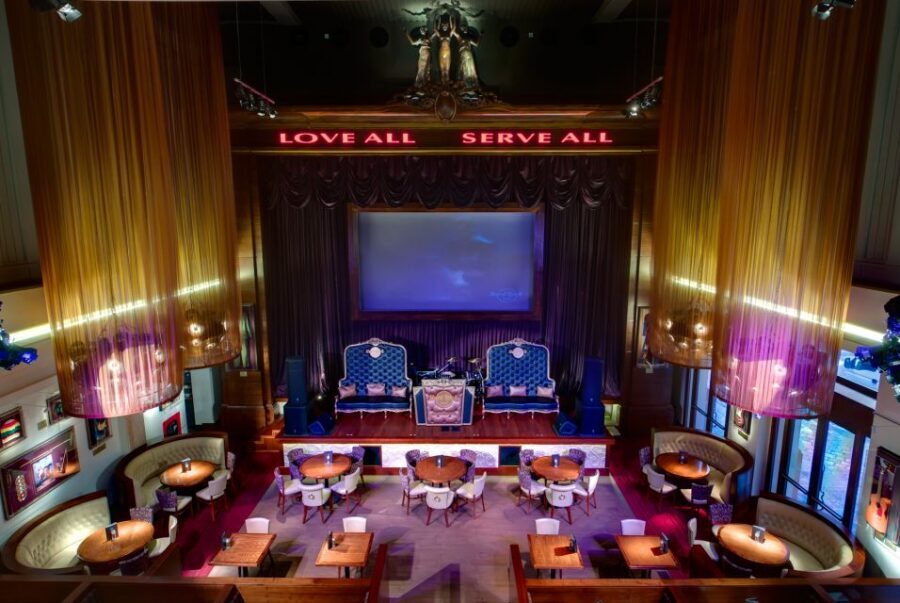 Hard Rock Cafe Florence with Set Menu for Lunch or Dinner - Atmosphere: music memorabilia and when live nights change the feel