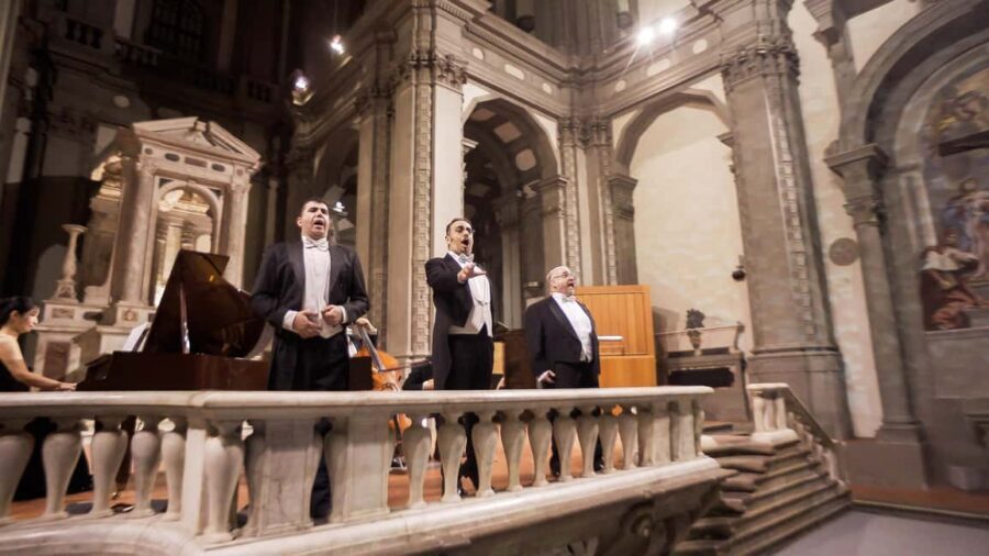 Heart of Florence: Dinner and Three Tenors Concert Ticket - The Concert Venue at Piazza di Santo Stefano: how to avoid the common start-time chaos