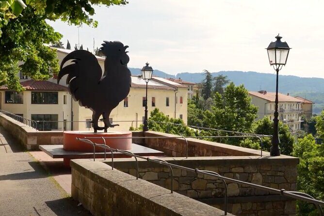 Hidden Castles & Chianti Wine Experience– Small Group - Monteriggioni walls and castle choice: photos when daylight fades