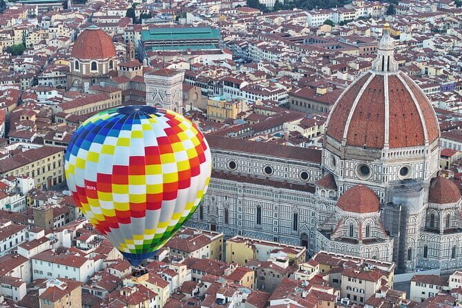 Hot Air Balloon ride in Tuscany countryside from Chianti - Landing and the included breakfast with prosecco