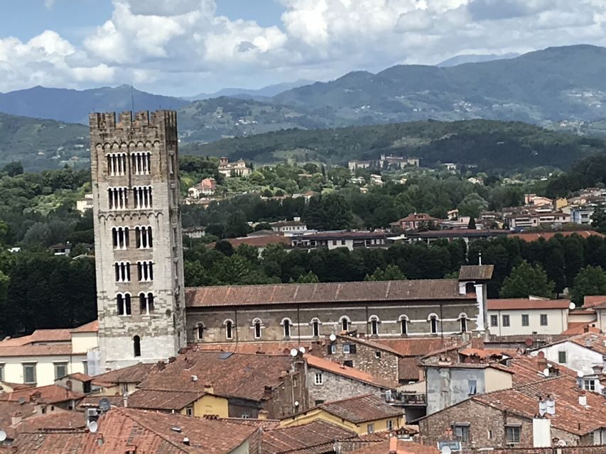 Lucca: 2-Hour City Center Walking Tour - Torre delle Ore and Torre Guinigi: towers with a purpose