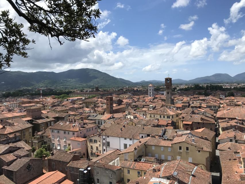 Lucca: 2-Hour City Center Walking Tour - San Frediano and Piazza Anfiteatro: layers in the same block