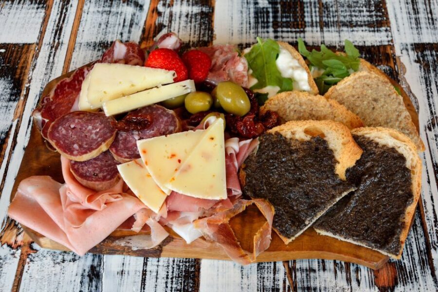 Lucca: Guided Food Walking Tour with Tastings - How the guide turns food into Lucca you can picture