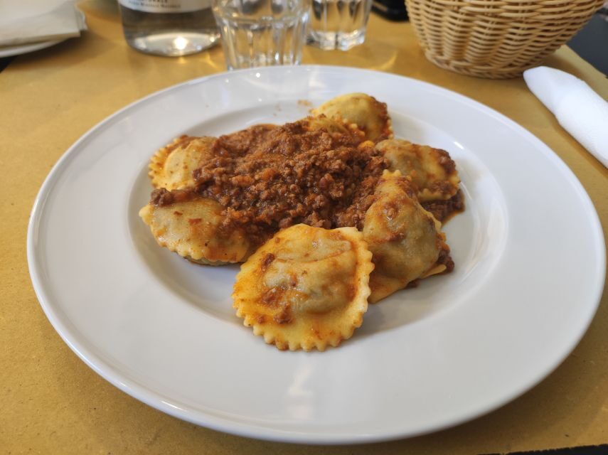 Lucca: Guided Food Walking Tour with Tastings - Starting at Cappella Musicale Santa Cecilia: easy meeting, smart route