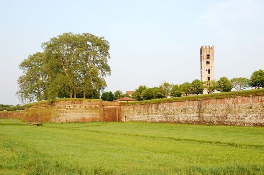 Lucca: Self-Guided Tour by Bike - Picking Up Your Bike and Getting Oriented in Lucca