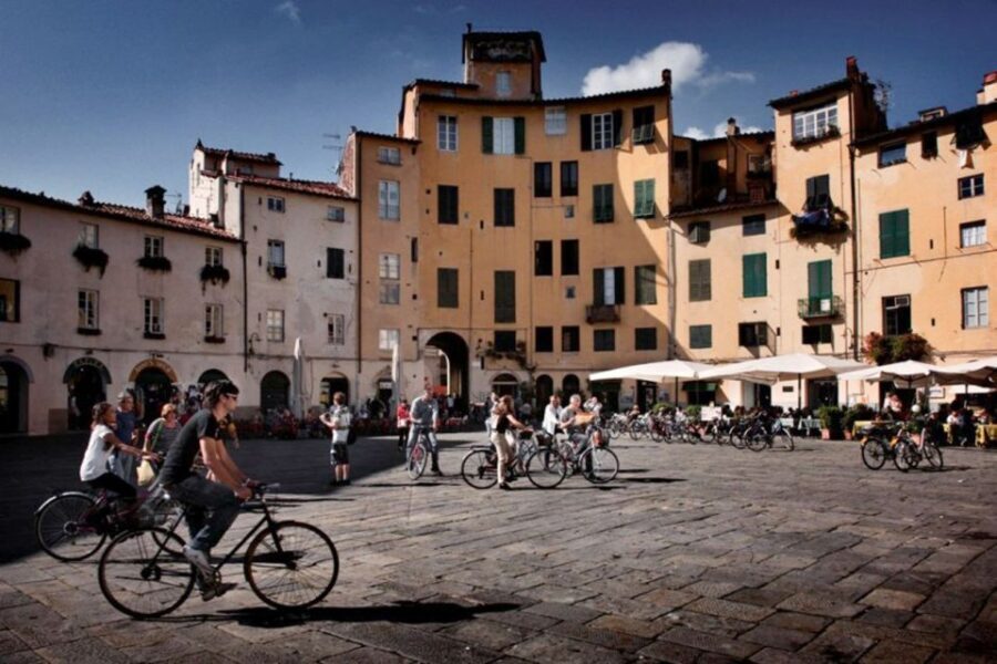 Lucca: Self-Guided Tour by Bike - Piazza Napoleone and Piazza del Giglio, Including Teatro del Giglio