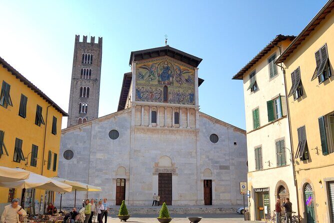 Lucca: Self-Guided Tour by Bike with MAP - Key highlights at a glance