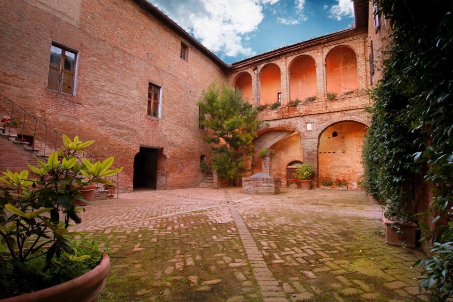 Montalcino: Brunello Wine Tasting & Lunch in a Tuscan Castle - Drinks and time: the “short and sweet” format that works