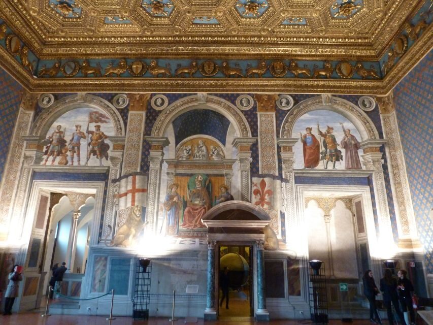 Palazzo Vecchio: Magnificent Private Tour - Piazza della Signoria: the palace’s street-level context