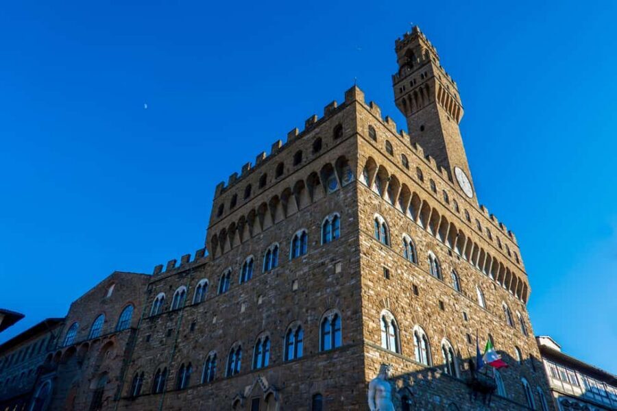 Palazzo Vecchio: Magnificent Private Tour - Salone dei Cinquecento: frescoes that command the room