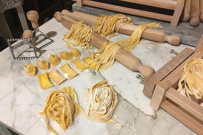 Pastamania - Florence Pasta Making Class - Where You Start: Lungarno Guicciardini and the Arno River Atmosphere