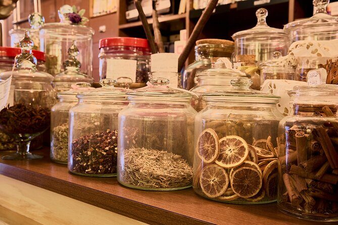 Perfume Making Workshop in the Heart of Florence - Inside the session: what you do from first sniff to final blend