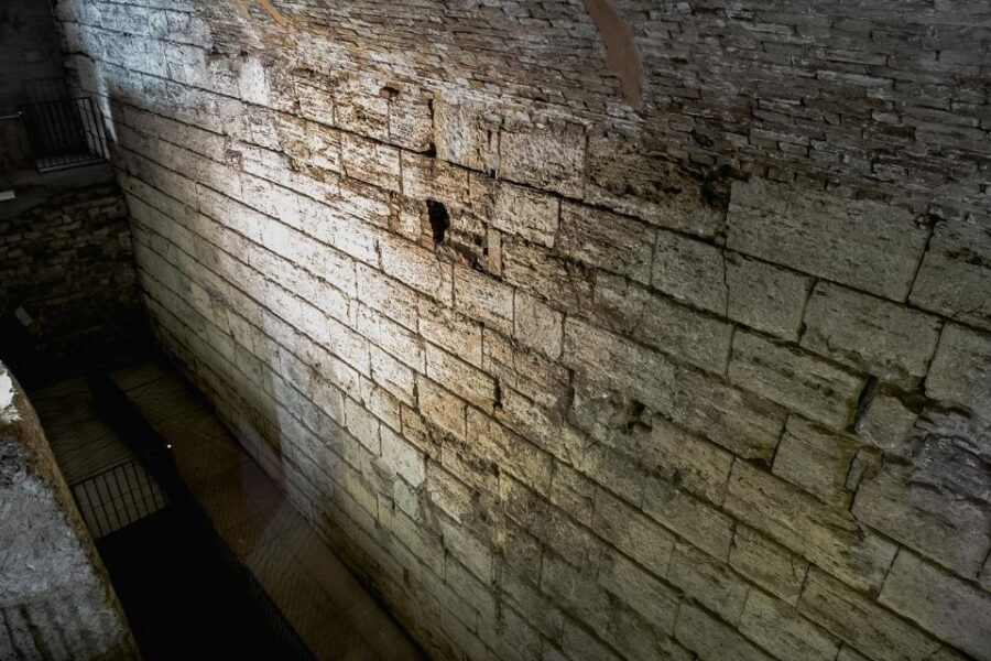 Perugia: Entry Ticket and Guided Tour of Perugia Underground - The Saint Lawrence Island Complex Under the Cathedral