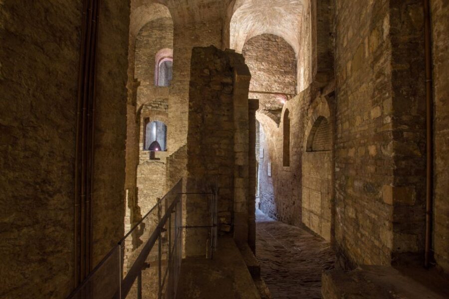 Perugia: Old Town Walking Tour, Piazza IV Novembre - Old Town Perugia in 90 Minutes: a tour that keeps moving (and makes sense)