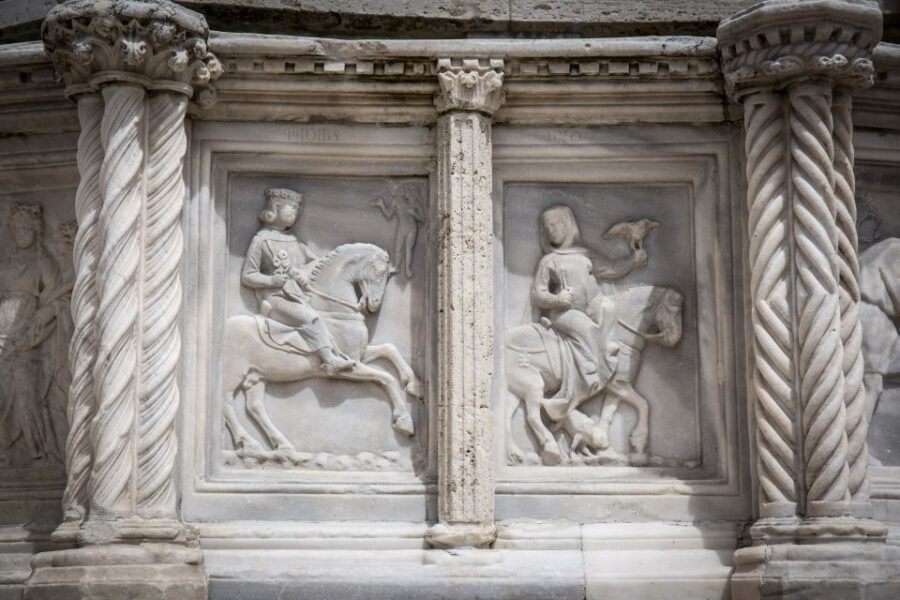Perugia: Old Town Walking Tour, Piazza IV Novembre - Piazza IV Novembre and Fontana Maggiore: Perugia’s showpiece, explained