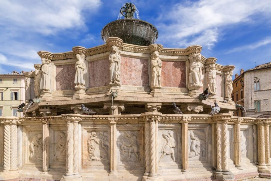 Perugia: Old Town Walking Tour, Piazza IV Novembre - Crossing the main street with anecdotes and architecture you might miss