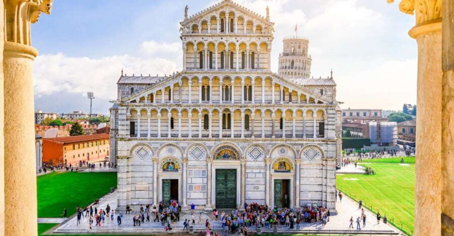 Pisa: Cathedral Guided Tour and Tower tickets & wine tasting - From Porta Santa Maria to the Square of Miracles: the easy start that matters