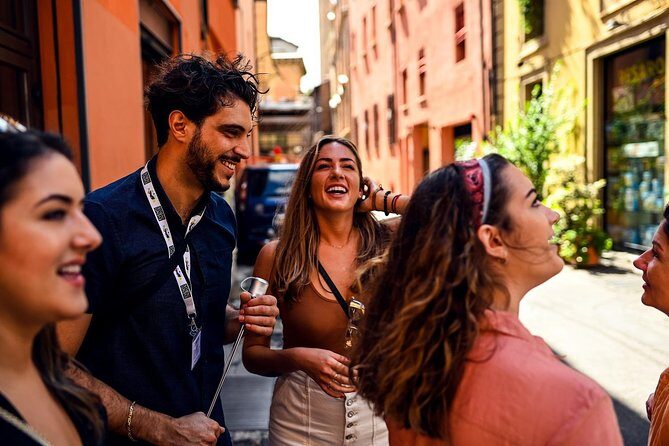 Private Bologna Food & Market Tour with 6 Tastings & Wine - Stop 3: Basilica di San Petronio and the scale shock