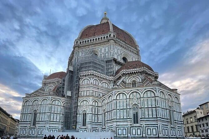 Private Florence Tour by Golf Cart ETukTuk with Audio Guide - Stop by Stop Through Florence: From Santa Croce to Medici Power