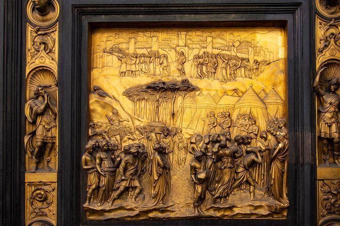 Private Skip-the-Line Florence Highlights and David Walking Tour - Strozzi courtyard palace, fashion street windows, and Medici-era interiors