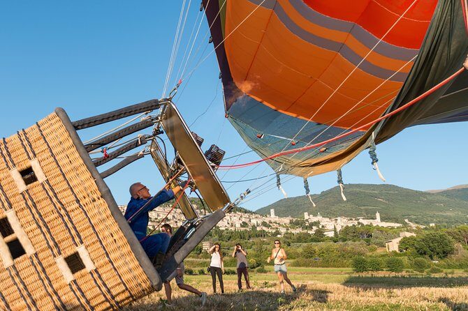 Professional hot air balloon rides at Assisi, Trasimeno in Umbria - Small group energy (max 22): more personal than you’d think