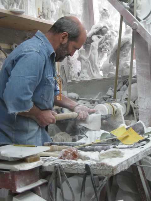 San Gimignano and Volterra: Day Tour from Siena - The farm lunch: saffron, Vernaccia, and why this is more than a break