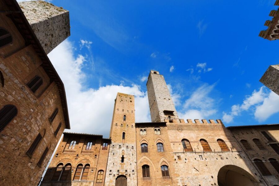 San Gimignano and Volterra: Day Tour from Siena - Monteriggioni’s fortress stop: why this quick detour matters